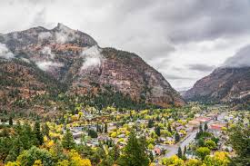 8 Iconic Mountain Towns In Colorado Best To Live And Visit This Summer Mountain Town Ouray Colorado Colorado