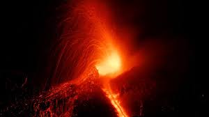 © proporcionado por adn radio las impresionantes imágenes que dejó la erupción del volcán etna en italia. Impresionante Erupcion Del Volcan Etna En Sicilia Italia Youtube
