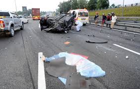 Ini adalah sangat membahayakan kenderaan di arah bertentangan itulah dia info tentang punca kemalangan jalan raya yang ingin kami kongsikan pada hari ini. Dua Maut Seorang Parah Kemalangan Di Plus Semasa Mstar