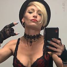 Stacey Squires's Instagram, Twitter & Facebook