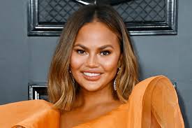 She made her debut in the annual sports illustrated swimsuit issue in 2010 and, alongside nina agdal and lily aldridge. Chrissy Teigen Starportrat News Bilder Gala De