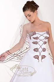 Kollekció - Kati Szalon Szintén egy magyaros esküvői ruha. | Dresses,  Latest african fashion dresses, Fashion dresses