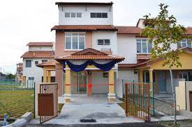 The concrete slab roof had been properly poured into the wooden mould and now we need to wait for 10 days for the concrete to be properly cured before removing all those moulds. La Cottage For Sale In Puchong Propsocial