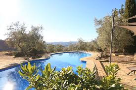 Se encuentra en una finca con cesped, huerta y animales (están cerrados y no molestan). Casa Rural Para Parejas Casas Rurales Los Algarrobales Malaga Cadiz