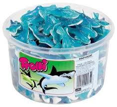Amazon Com Trolli Blue Sharks Tub 1200g 150 Pcs Gummy Candy Grocery Gourmet Food Blue Shark Gummy Candy Gourmet Recipes