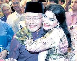 Pergh taib mahmud hadiah isterinya mudanya kereta 1 5juta meleleh beb jom baca. Isteri Taib Mahmud Mengandung Malaydapa