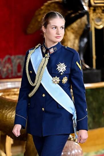 Catherine, - Leonor, Princess of Asturias proudly makes her debut in the  Air Force uniform as she joins her family in the National Day celebrations.  | Facebook
