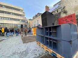 Le 18 juin 1940, le général de brigade sut définitivement qu'il devait devenir de gaulle. En Mayenne Qui Est Le Jeune Collectif Coalison 53 Qui A Mobilise Les Teufeurs Ce Samedi A Laval Laval Maville Com