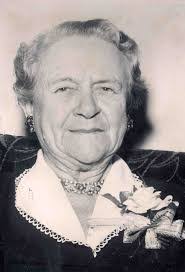 Elizabeth Harkness's Instagram, Twitter & Facebook