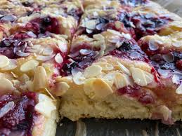 In diesem video zeige ich euch ein einfaches kuchen rezept mit schmand mascarpone kreme und rote grütze. Neun Jahre Und Rote Grutze Butterkuchen Fraulein Ordnung