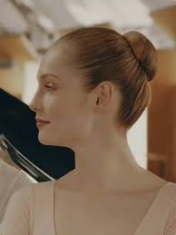 who wouldn’t be begging for her back😫 #thearaphael #findmeinparis #fmip  #fmipedit #findmeinparisedit