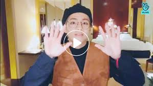 He also worked up a sweat in his rs 3 lakh outfit. V Live Bts Live íŒŒë¦¬ì˜ ë°¤