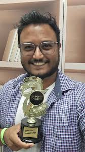 I've been performing my new song at a couple spaces around Toronto. Great  to see the crowd connecting with it! This one's called "Troubled Mind". Vid  Cedit:@davidoyle What instruments would you like