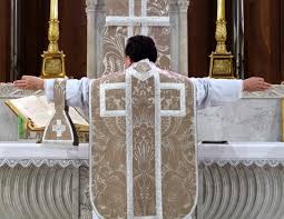 Kościół katolicki obchodzi dziś niedzielę palmową, zwaną inaczej niedzielą męki pańskiej. Msza W Szarym Ornacie Wyjatkowy Wielkopostny Kolor