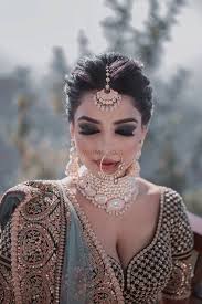 Shilpa Singla Shahid S Makeover Pictures Bridal Makeup In Amritsar Wedmegood In 2020 Indian Wedding Makeup Indian Bridal Hairstyles Bridal Hair Buns