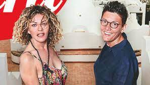 Imma battaglia e lele mora a live non è la d'urso sui gay che si nascondono ancora oggi rivelando. Eva Grimaldi Sposa La Sua Imma Battaglia Dilei