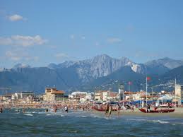 Viareggio, tutte le ultime notizie, foto, video, eventi ed aggiornamenti di oggi in tempo reale. Brb America Viva Italia Viareggio Viareggio Italy Beach Town Italy