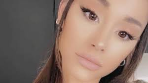 Le 15 mai 2021, ariana grande et son compagnon, dalton gomez, se sont mariés dans le plus une source avait expliqué au magazine « people » : 1 Ocp7wmqyigem