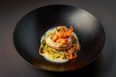 Contemporary dining balances innovative culinary techniques with natural, sustainable ingredients., généré par IA
