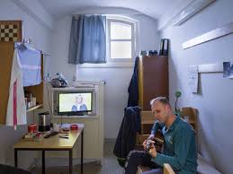 Wir waren in der justizvollzugsanstalt delmenhorst und haben ein paar eindrücke gesammelt, wie es dort aussieht. Diese Fotografin Zeigt Wie Haftlinge Ihre Zellen Einrichten