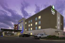 Motel chain, it has grown to be one of the world's largest hotel chains, with 1,173 active hotels and over 214,000 rentable rooms as of september 30, 2018. Holiday Inn Express New Braunfels Usa New Braunfels Booking Com