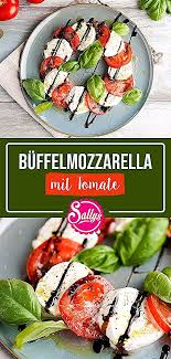 Sallys Neues Rezept Tomate Mozzarella Ganz Einfach Zubereitet Mit Olivenol Balsamico Creme Und Caprese Gewurzsalz Ideal Recipes Insalata Caprese Mozzarella
