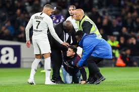 Psgparis saint germain1man utdmanchester united3. Toulouse Tfc Psg Le Supporter Qui A Fait Un Selfie En Plein Match Avec Kylian Mbappe Sera Juge Actu Toulouse