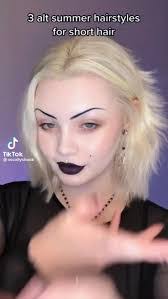 Sonja Carroll's Instagram, Twitter & Facebook