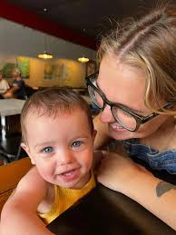 Mamička pobúrila tisíce rodičov: Aha, čo jej malá dcérka obeduje!