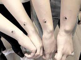 Elle travaille à la clinique. Tatouage De Soeurs 100 Idees De Tatouages A Partager