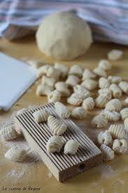 Gnocchi Acqua E Farina La Versione Piu Veloce Dei Classici Gnocchi Con Le Patate Facili E Buonissimi Si Prestano A Qualsias Ricette Ricette Di Cucina Gnocchi
