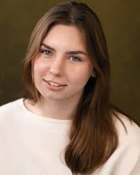 Happy Headshots Sunday! I've been meaning to post mine these last few weeks  🙈 I have an idea about playing age, but would love to hear some  suggestions, as well as any