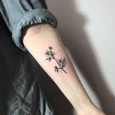 Ob ein kleines oder großes tattoo, für jede frau sollte das perfekte motiv dabei sein. 1001 Ideen Und Bilder Zum Thema Tattoos Frauen