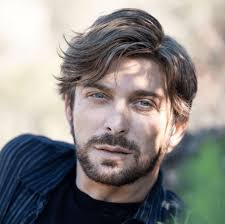 Hamster Wheel" de Sam Feinstein : Un Hymne Synth-Pop à la Quête  d'Authenticité