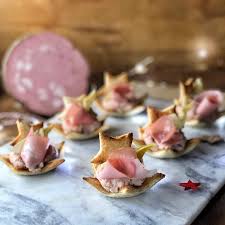 Una preparazione velocissima e gustosa, da portare in tavola in pochissimo tempo. Tartine Per Aperitivo Con Mortadella Bologna Igp La Luna Sul Cucchiaio