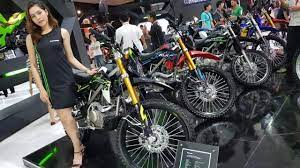 Gambar motor klx warna merah : Kawasaki Klx Punya Warna Baru Ini Harganya Otomotif Liputan6 Com