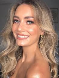 Long overdue catch up and 3 years to char about! @kia.pearl is one of the  first faces I painted in Margaret river nearly 8 years ago and I still love  our chats,