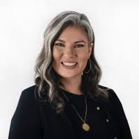 Maggie Maxwell's Instagram, Twitter & Facebook