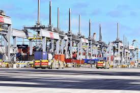 Der größte teil davon läuft über die betuwelinie, eine reine güterzugstrecke, die im. Die Zukunft Heisst Intelligenter Hafen Chemanager