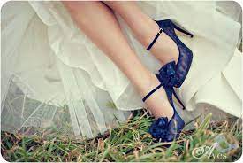 Oltre 5000 brand, reso facile e gratuito, pagamenti sicuri e consegna in 48 h! This Will Be Me White Dress Blue Shoe Combo Scarpe Da Sposa Colorate Scarpe Da Sposa Scarpe Folli