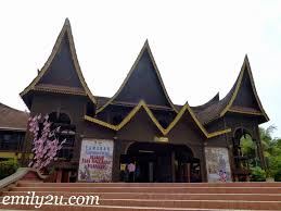 Galeri di tempat ini yaitu galeri mushaf malaysia, penerapan emas, galeri penyalinan mushaf. State Museum Crafts Cultural Park Muzium Negeri Taman Seni Budaya Seremban From Emily To You