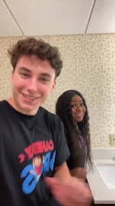 Devon Farris's Instagram, Twitter & Facebook