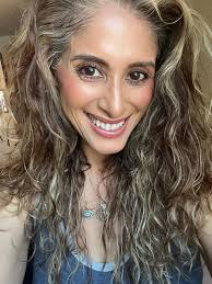 Looking beautiful babe. Have A wonderful day at work Sweetie.💋💋