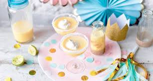 Cocktail Tropical A La Noix De Coco Sans Alcool Recette Decoration Citrouille Sculptures De Citrouille Cocktails Tropicaux