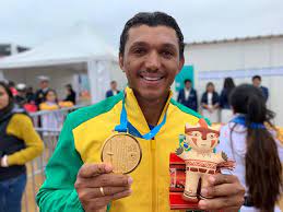 A grande virada em sua carreira ocorreu quando o cob contratou o espanhol jesús. Isaquias Queiroz Fatura O Ouro No C1 1000m No Pan De Lima 2019 E Repete Titulo De Toronto Jogos Pan Americanos Ge