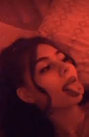 Cute pfp for discord matching : Discordgifs Bad Girl Aesthetic Girl Gifs Aesthetic Movies