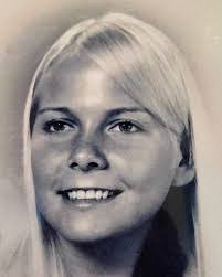 Dede Gray's Instagram, Twitter & Facebook