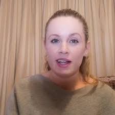 Lisa Melville's Instagram, Twitter & Facebook