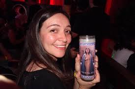 Feliz día del doblaje! No les había contado pero mi primer protagónico en  el cine salió el 30 de mayo… jamás pensé que sería este género 🙈 Vuelvo a  prestar mi voz