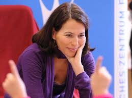 Maybe you would like to learn more about one of these? Talkshow Konigin Ohne Land Anne Will Moderiert Auf Abruf Np Neue Presse